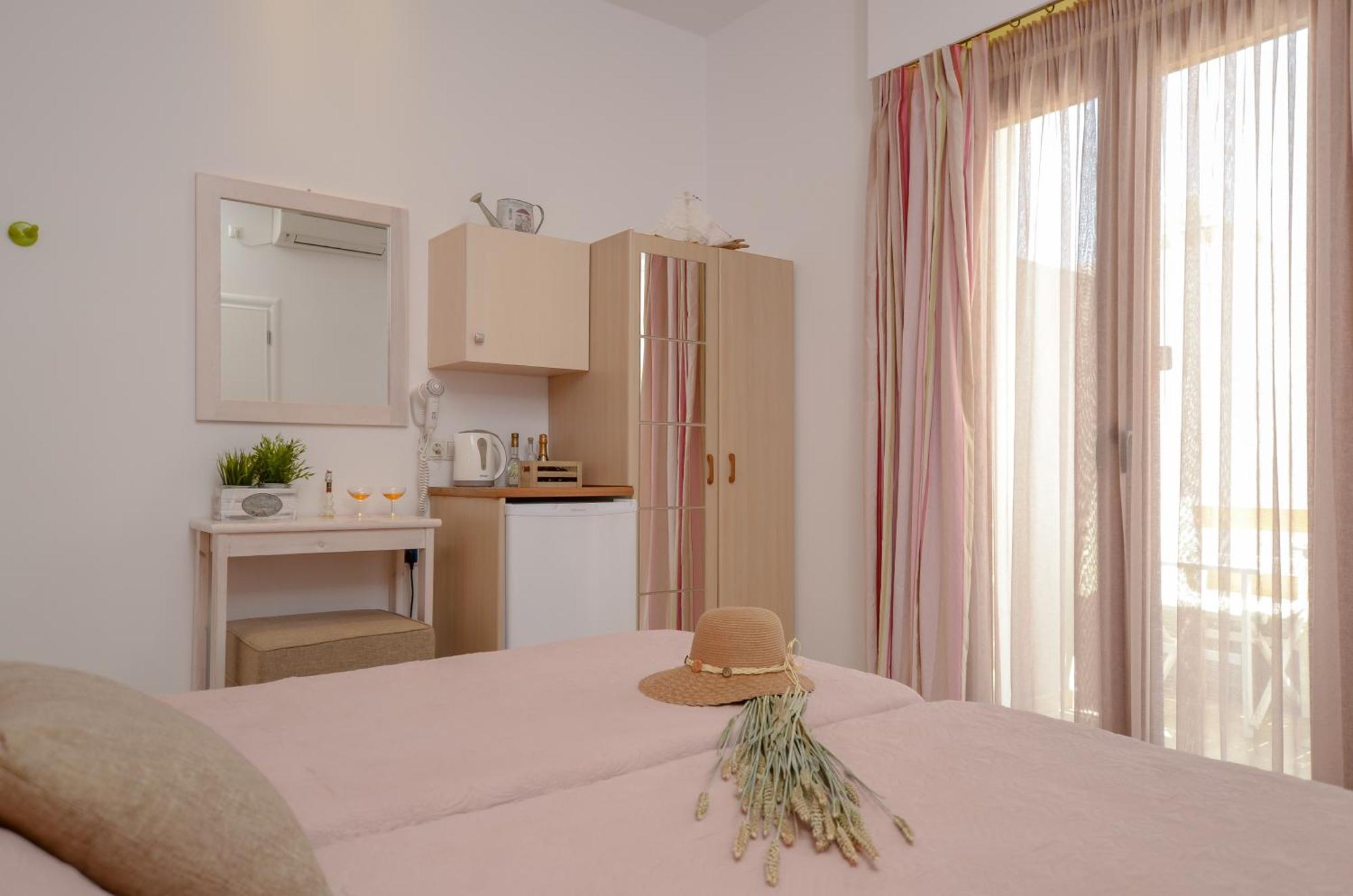 Panormos Hotel And Studios Naxos City エクステリア 写真